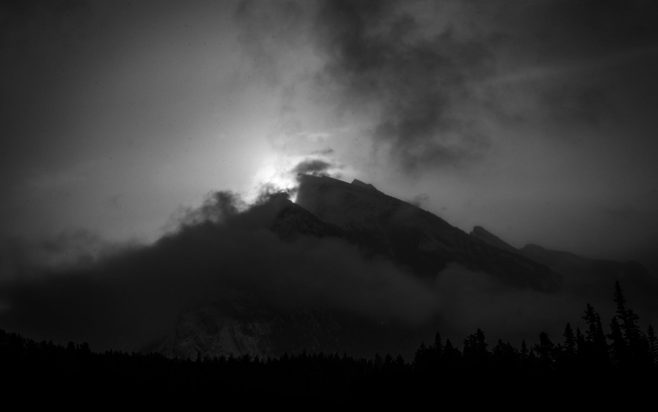 LightStriver-Philip-Budd-IMG-3674-Full-Black-White-Banff-Mountain-Rundle.jpg