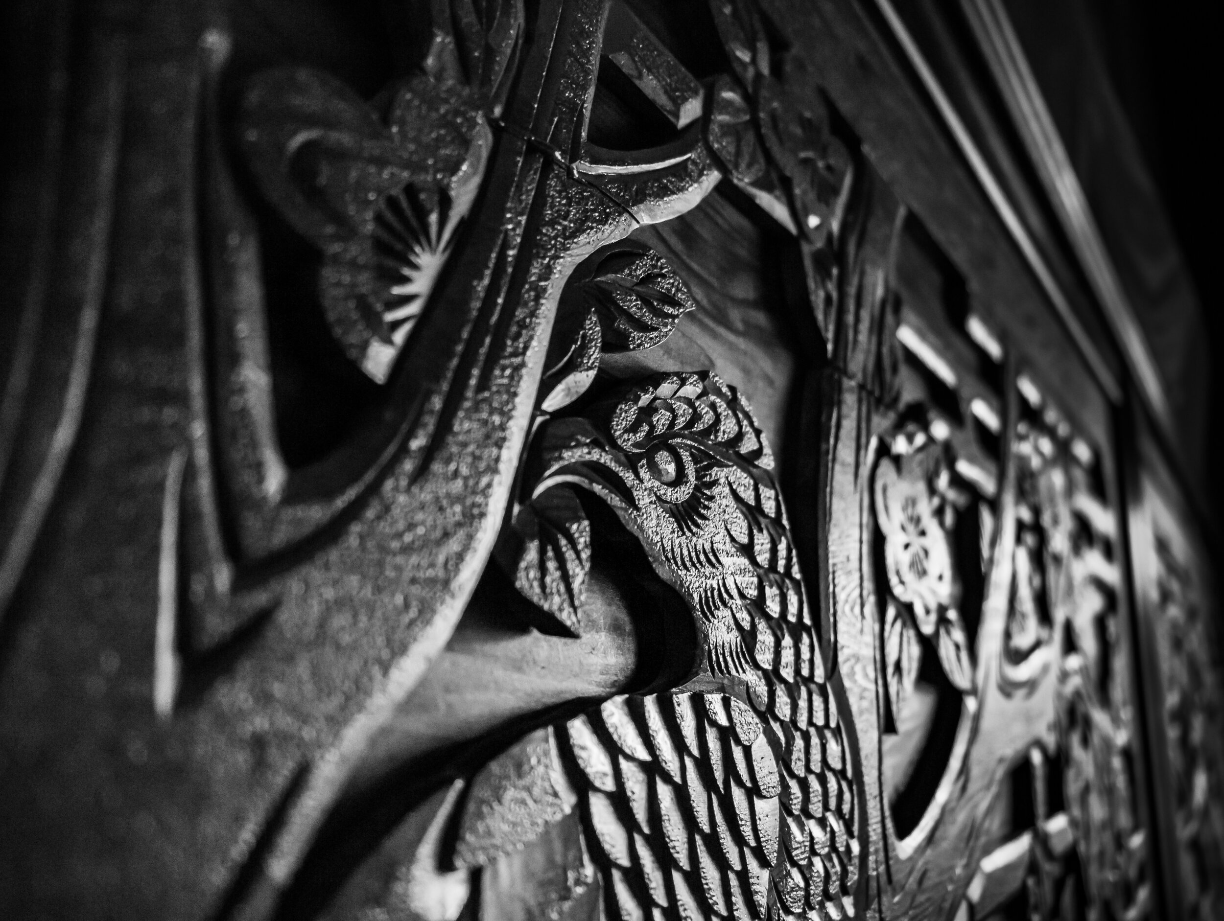LightStriver-Philip-Budd-IMG-0577-Full-Black-White-Newstead-Abbey-Japanese-Room-Bird.jpg